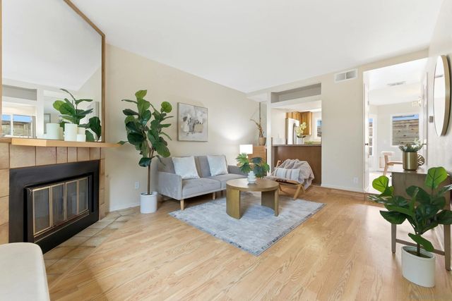 1442 Essex St #4, San Diego, CA 92103