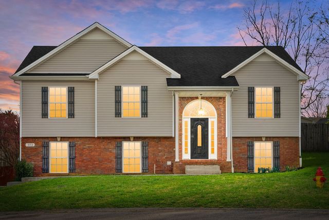 593 Anchor Ct, Clarksville, TN 37043