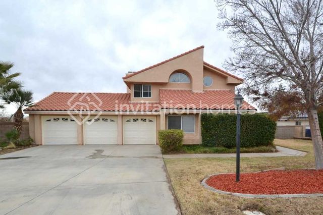 5319 Gardendale Ln, Palmdale, CA 93551