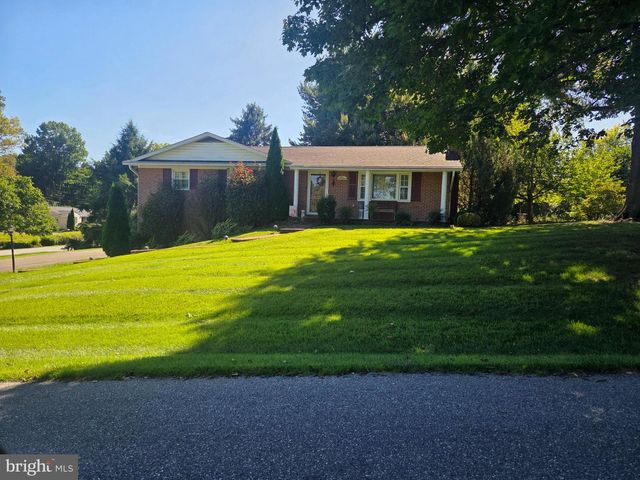 117 Greenwood Dr, Hagerstown, MD 21740