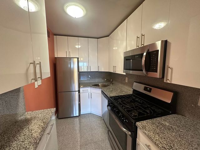 61-20 Grand Central Pkwy #C700, Forest Hills, NY 11375