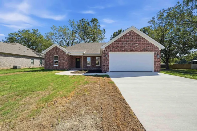 165 Kayla Ln, Lonoke, AR 72086