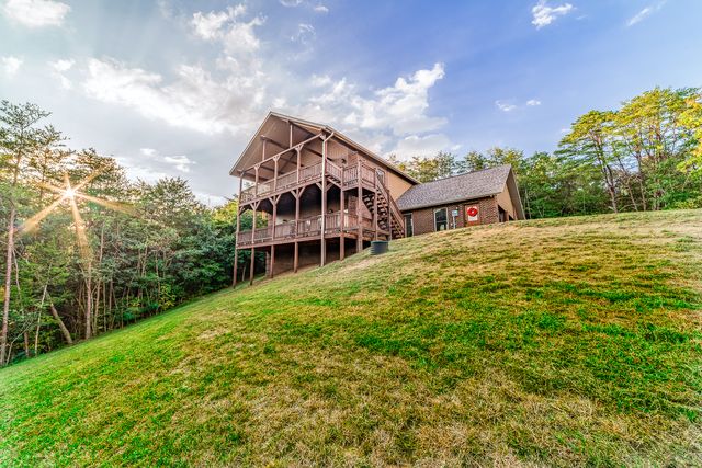 891 Lake View Loop, Sevierville, TN 37876