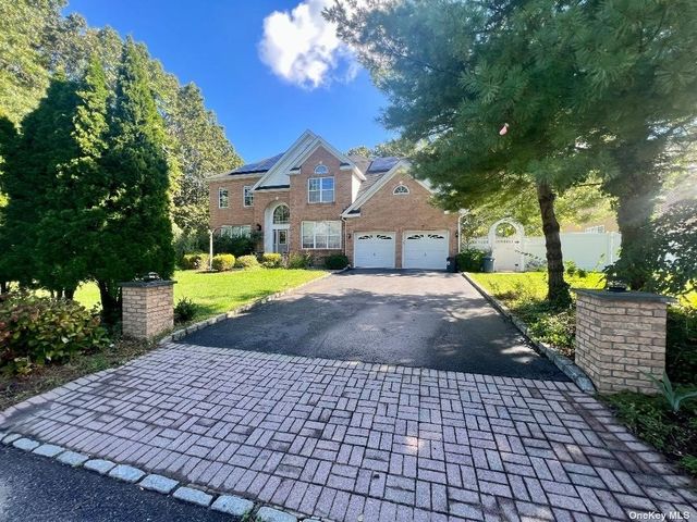 39 Independence Way, Miller Place, NY 11764