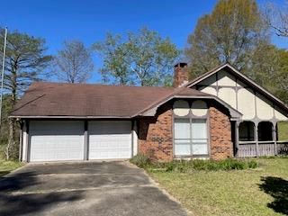 27 A St, Bay Springs, MS 39422