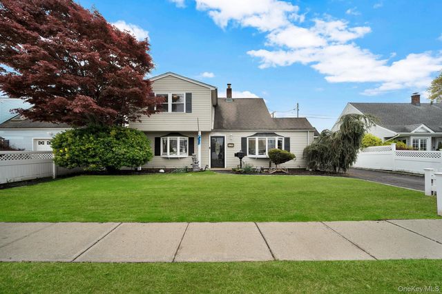 226 Old Farm Road, Levittown, NY 11756