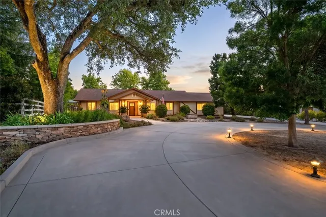 2385 Larkfield Pl, Paso Robles, CA 93446