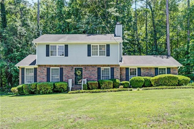 5201 Beechwood Forest Dr, Lithonia, GA 30038