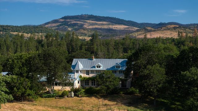 1800 S  Obenchain Rd, Eagle point, OR 97524