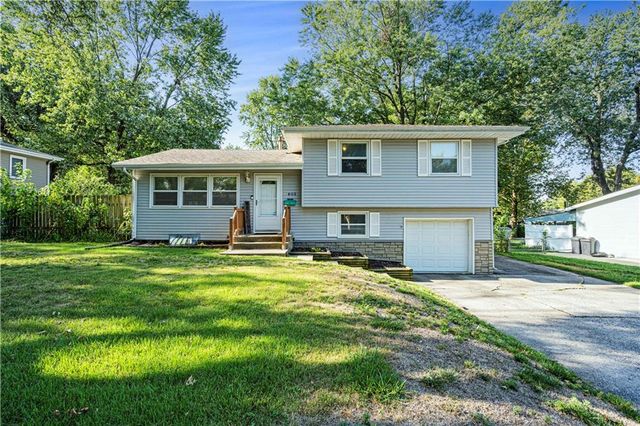 603 NW Ward Ln, Lees Summit, MO 64063