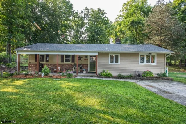 904 Crest Rd, Greenwood Pt, NJ 07860