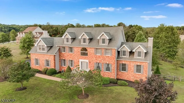 8 Hemingway Dr, Milford, NJ 08848