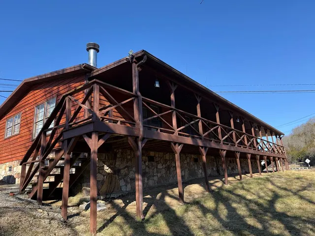 5163 Kents Ridge Rd, Cedar Bluff, VA 24609