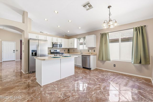 8289 S  Bainbridge Rd, Tucson, AZ 85747