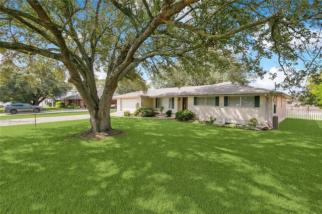 1908 Transcontinental Dr, Metairie, LA 70001