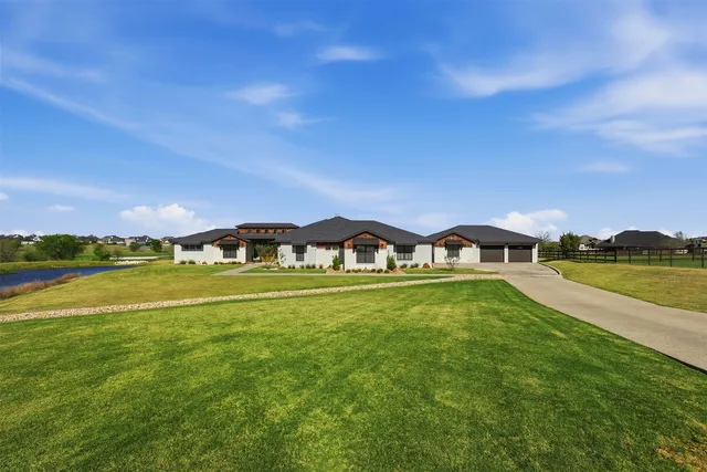 9104 Sirius Ln, Godley, TX 76044