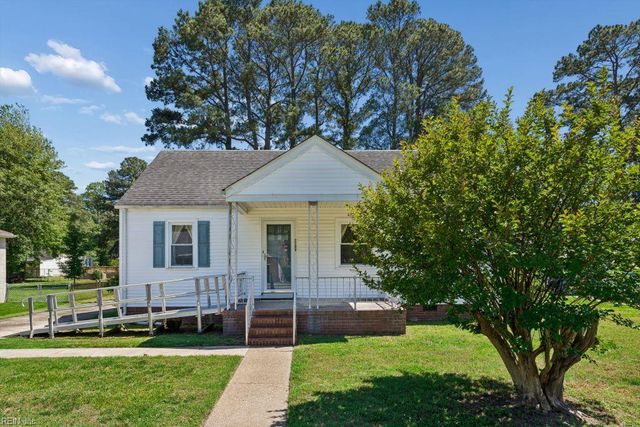 2209 Wintergreen Dr, Chesapeake, VA 23323