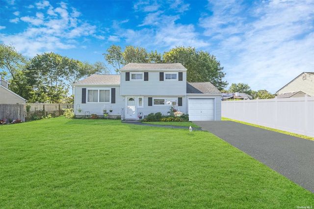 746 Narragansett Avenue, East Patchogue, NY 11772