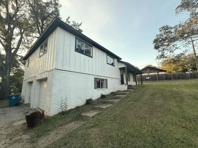 201 N  Meadowbrook Dr, Overton, TX 75684