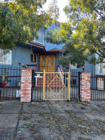 9811 Stearns Ave, Oakland, CA 94605