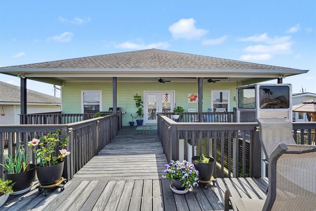 437 Pompano St, Bayou Vista, TX 77563