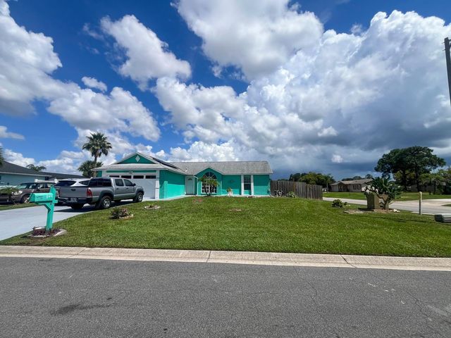 100 Teakwood Dr, Kissimmee, FL 34743
