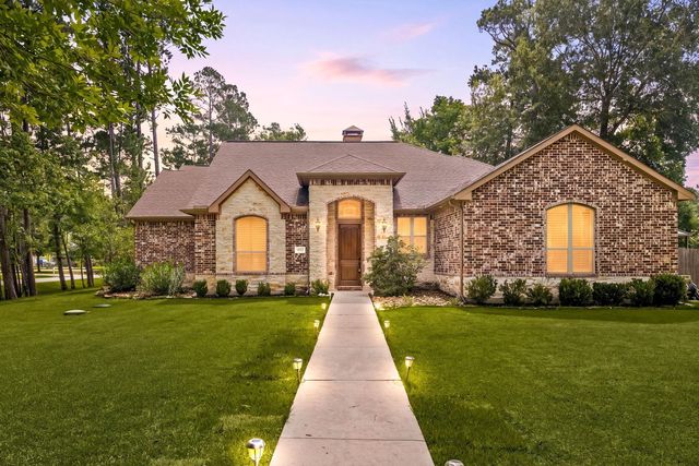 1022 McDaniel Dr, Magnolia, TX 77354