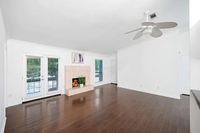 2425 Augusta Dr #22, Houston, TX 77057