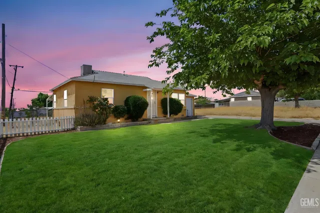 4609 Center St, Bakersfield, CA 93306
