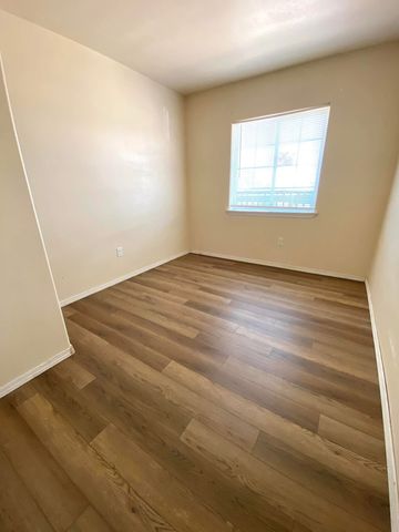 601 Granger Ave #C, Granger, WA 98932