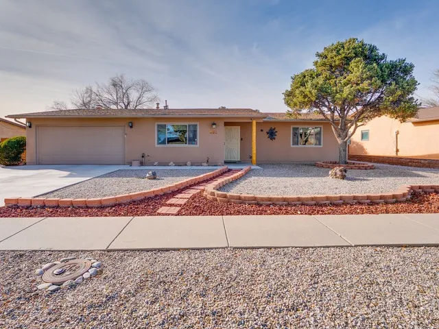 427 Cheryl Ave, White Rock, NM 87547