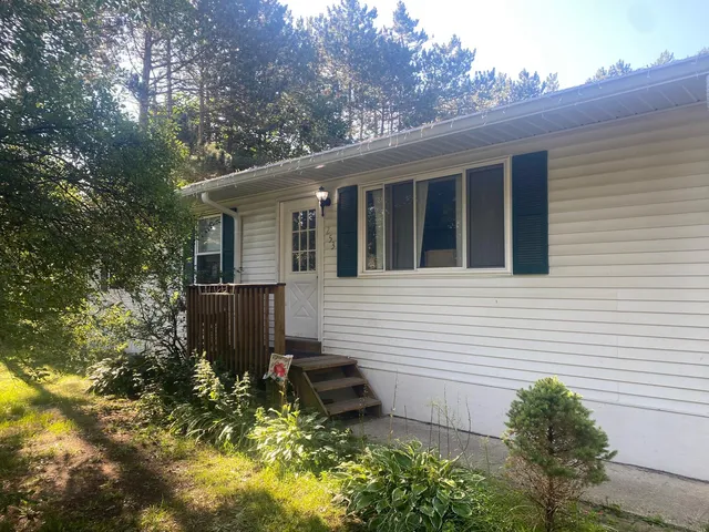 253 Brentwood Dr, Gaylord, MI 49735