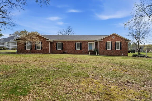 102 Rustic Ln, Anderson, SC 29621