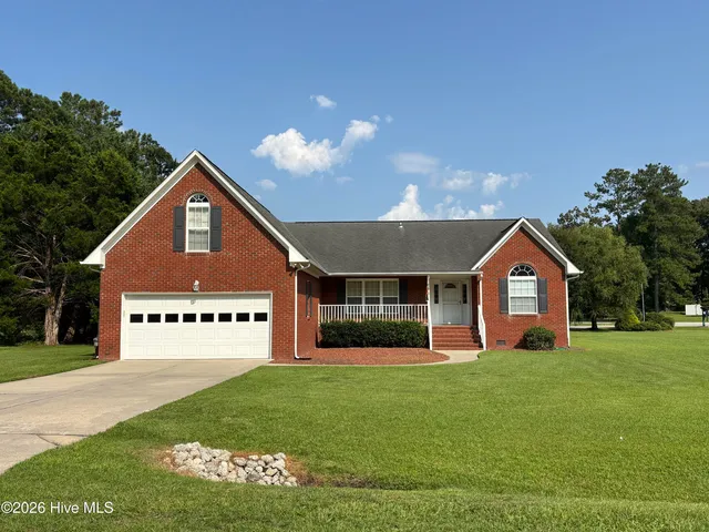 208 Pinewood Drive, New Bern, NC 28562