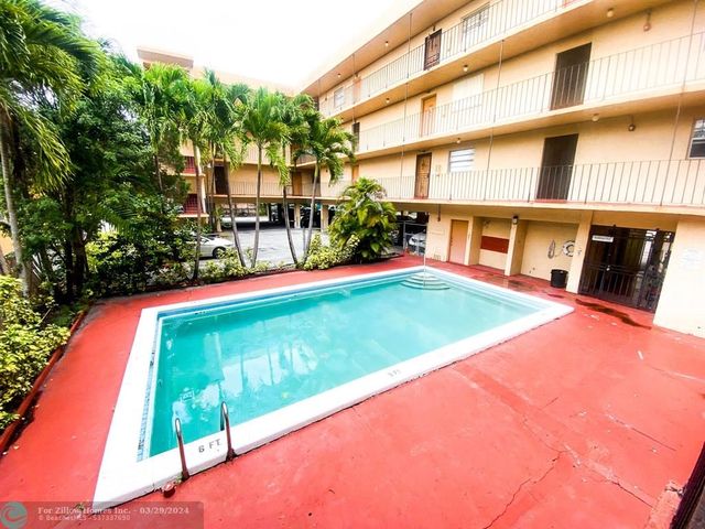 1085 W  68th St #207, Hialeah, FL 33014