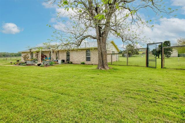 739 Old Sayers Rd, Elgin, TX 78621
