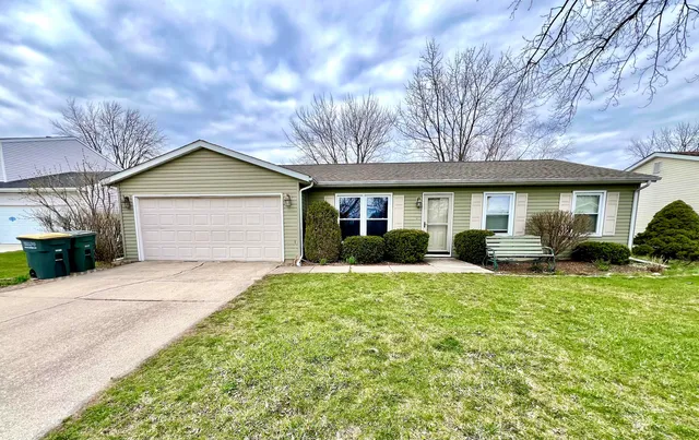 2201 Milford Ct, Valparaiso, IN 46383