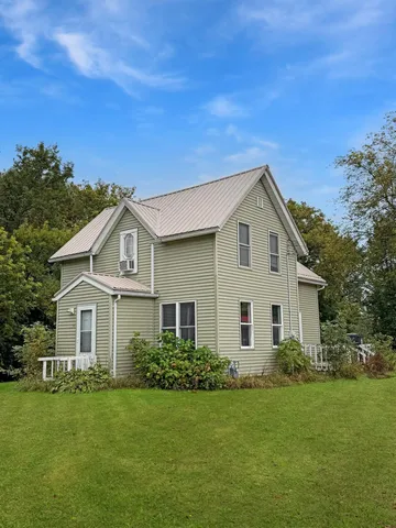 305 E  Garfield St, Hendricks, MN 56136