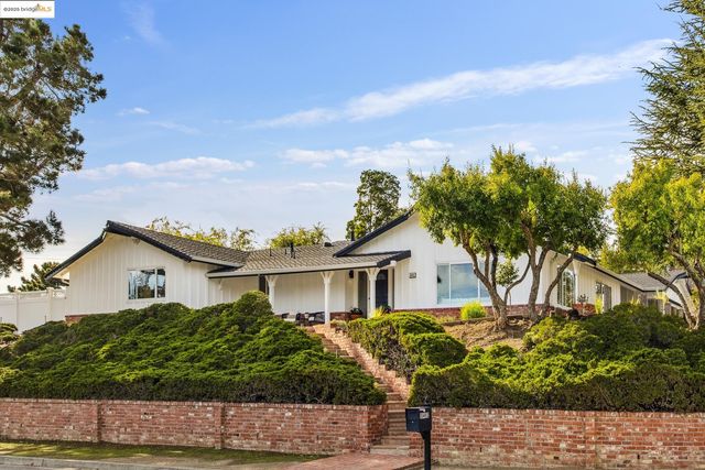 10492 Royal Oak Rd, Oakland, CA 94605