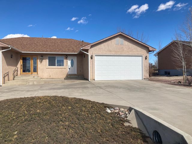 1077 S  Honeysuckle Dr, Pueblo, CO 81007