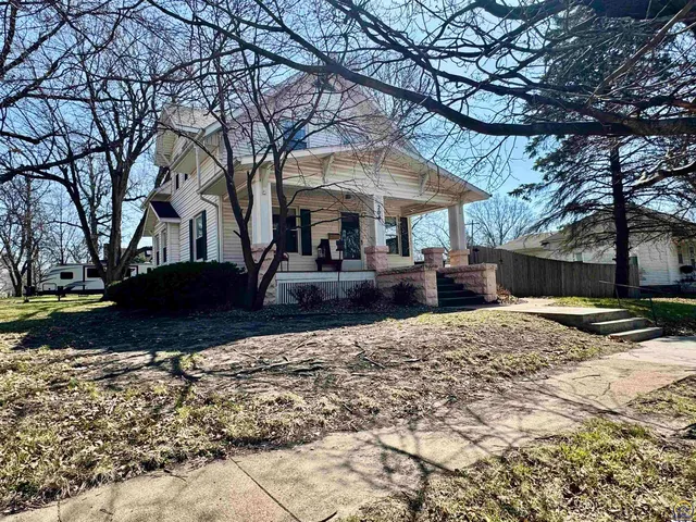 204 S  4th St, Sabetha, KS 66534
