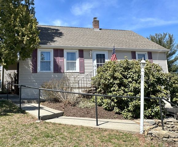 38 Upland St, Auburn, MA 01501