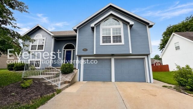 2217 Magnolia Dr, Leavenworth, KS 66048
