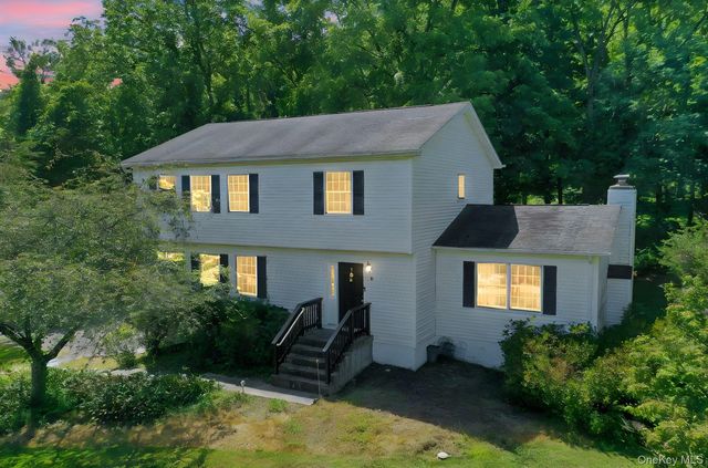 84 Palmer Circle, Poughquag, NY 12570
