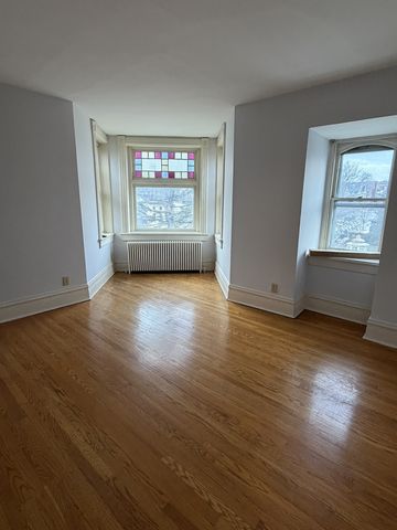 704 Penn St #3, Hollidaysburg, PA 16648