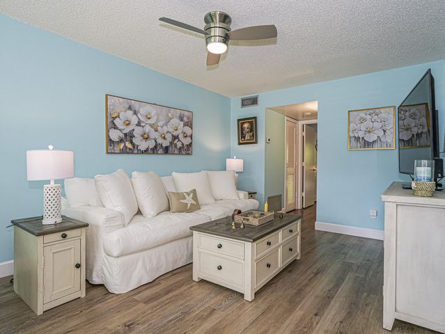 28 Vista Gardens Trail #105, Vero Beach, FL 32962