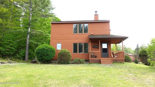 10M Summit Rd, North Creek, NY 12853