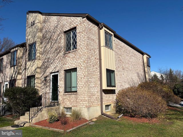 5200 Hilltop Dd18 Dr #477, Brookhaven, PA 19015