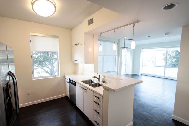 525 Santa Monica Blvd #211, Santa Monica, CA 90401