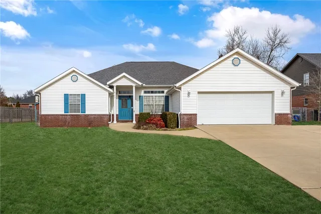 2103 W  Green Acres Dr, Rogers, AR 72758